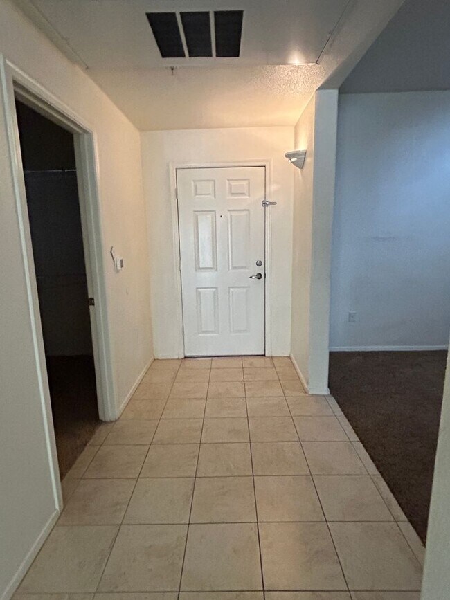 Building Photo - Private Laundry, Gated Community