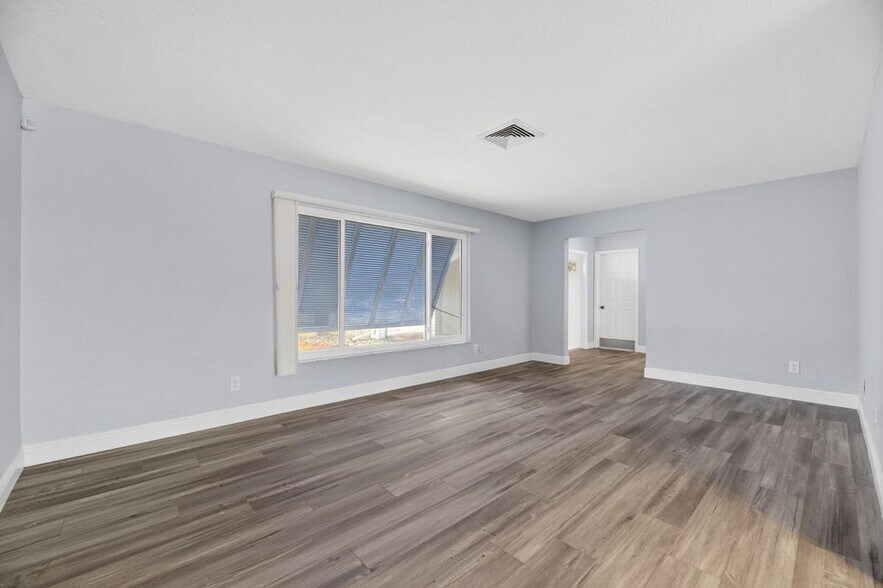 Building Photo - 6305 Cottonwood Ln