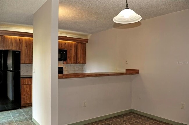 Building Photo - 5289 Middle Ct