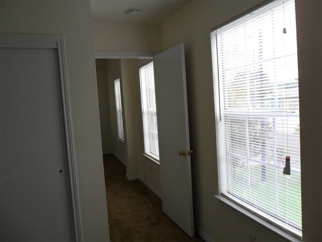 Building Photo - 3003 Whisper Oaks Ln