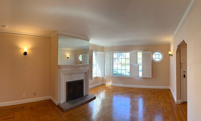 Building Photo - UPDATED BRIGHT 2000sf 4BR/2BA Monterey Hei...