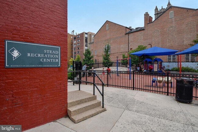 Building Photo - 1343 Q St NW