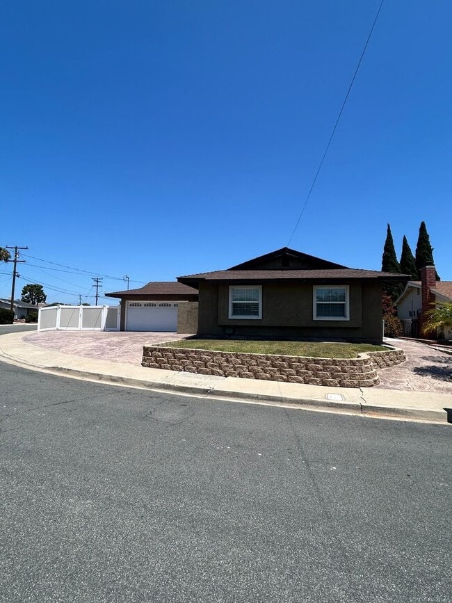 Building Photo - Beautiful and Spacious 3 Bedroom, 2 Bath Home! $3,800 Move In Ready!