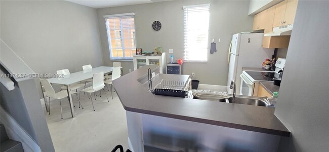 Building Photo - 2945 NE 185th St