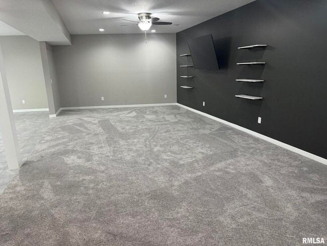 Building Photo - 18 Elmwood Dr