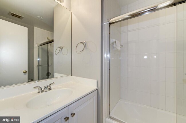 Building Photo - 11733 Ambleside Dr