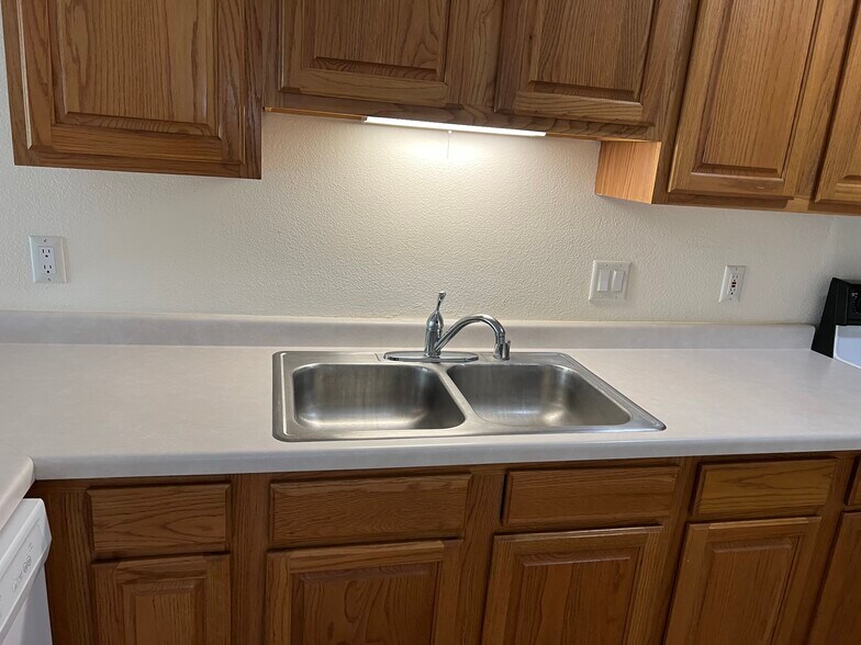 Building Photo - 1105 Heritage Ct