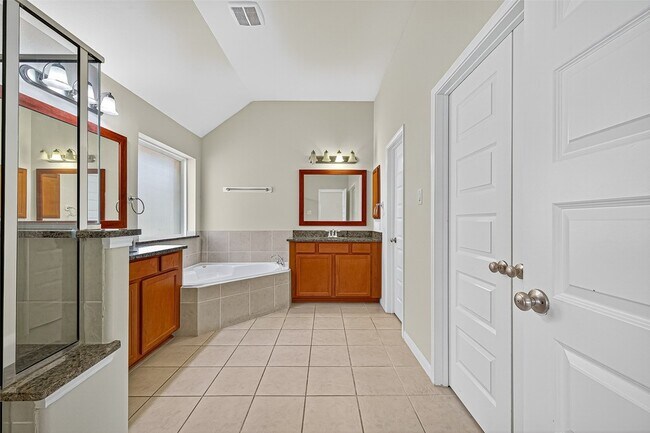 Building Photo - 17506 Waeback Dr