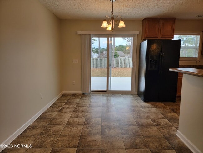 Building Photo - 416 Amaryllis Ln
