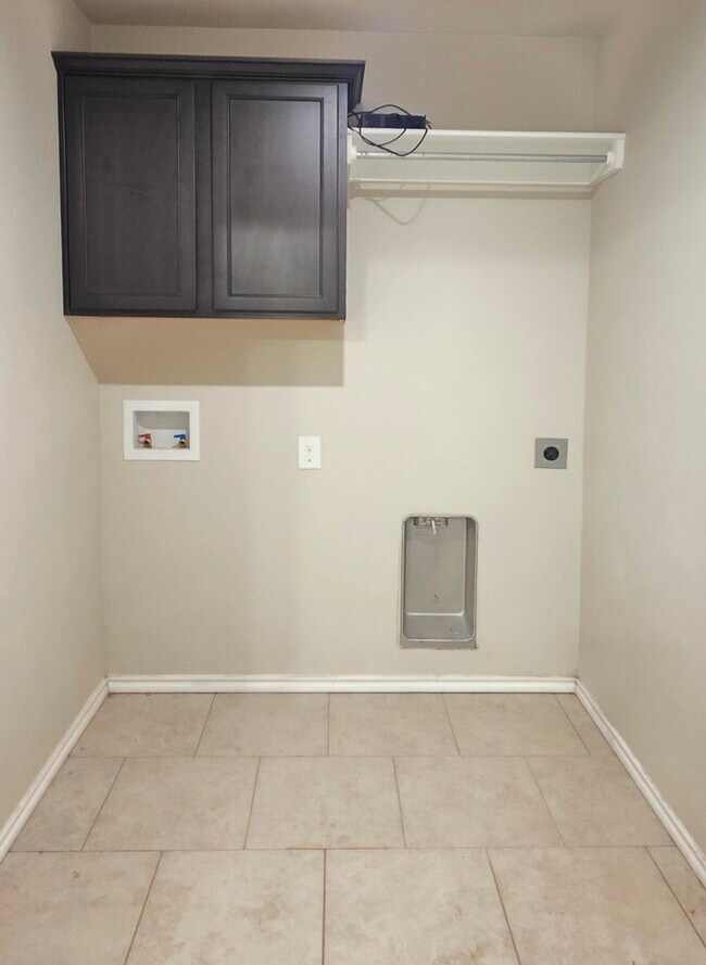 Building Photo - 7504 100th St