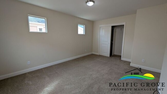 Building Photo - Refined 3-Bedroom Residence Offering Comfort and Function ALL UTILITIES INCLUDED