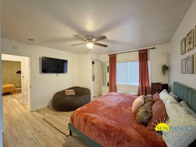 Building Photo - Charming 1-Bed, 1-Bath (Furnished Optional...