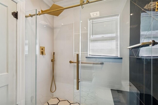 Building Photo - 344 21st Ave NE