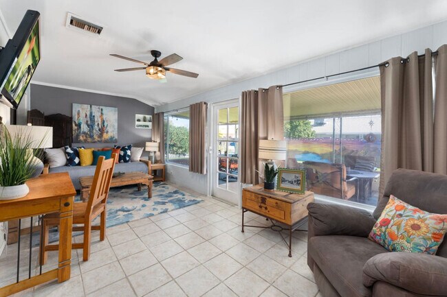 Building Photo - 11031 W Cumberland Dr