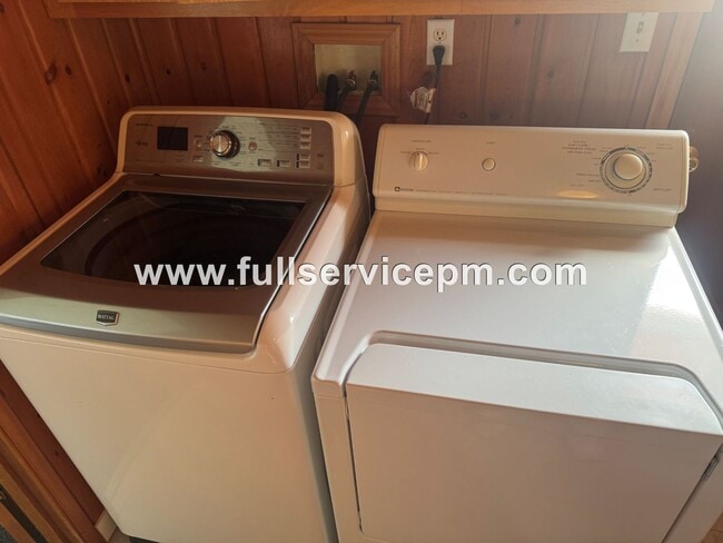 Building Photo - Charming house in downtown Snohomish