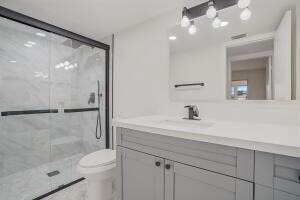 Building Photo - 4014 Yarmouth E