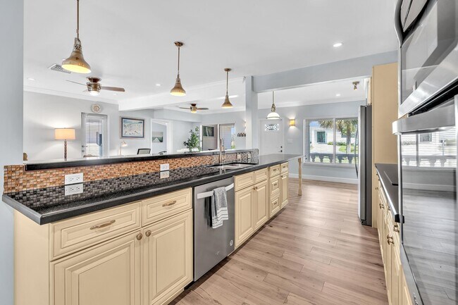 Building Photo - 3204 Beacon St