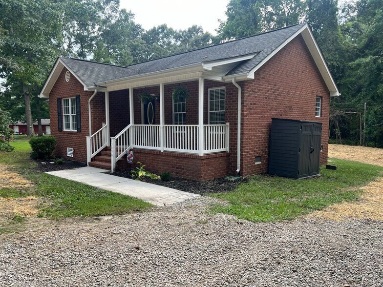Building Photo - 13090 Gravelbrook Rd