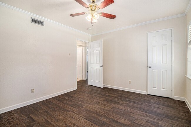 Building Photo - 1814 Addington Dr