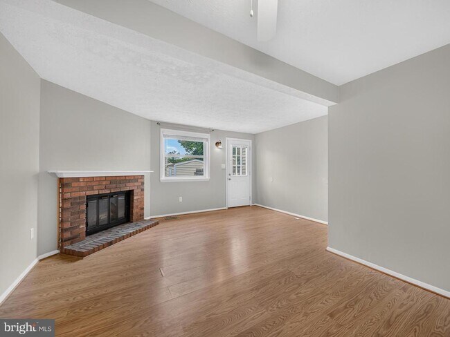 Building Photo - 7648 Fairbanks Ct
