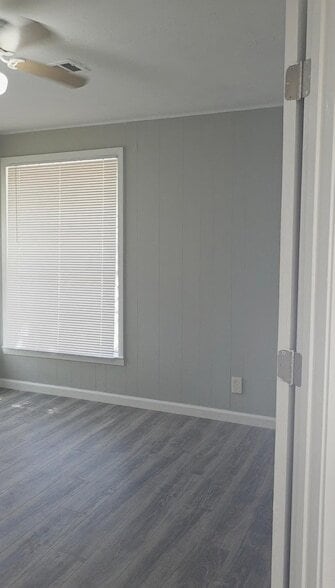 Building Photo - 407 E Homan Ave