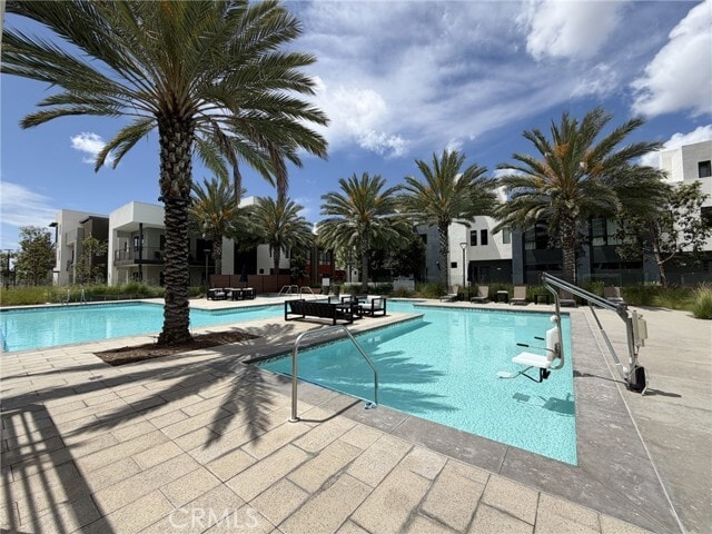 Building Photo - 400 Transport