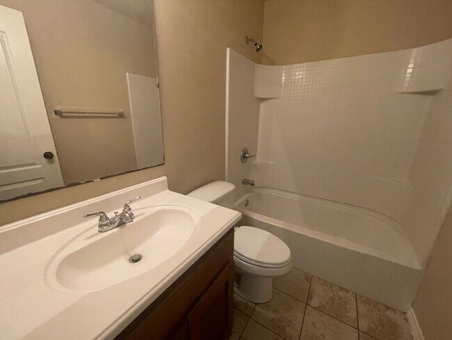 Building Photo - 3BR/2.5BA Townhome | 18' Ceilings | Granite | Garage | Lawn Care Incl | Benbrook TX 76116