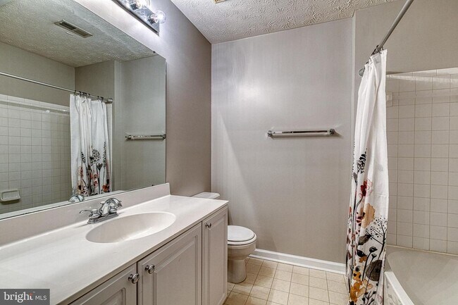 Building Photo - 27 Silver Birch Ct