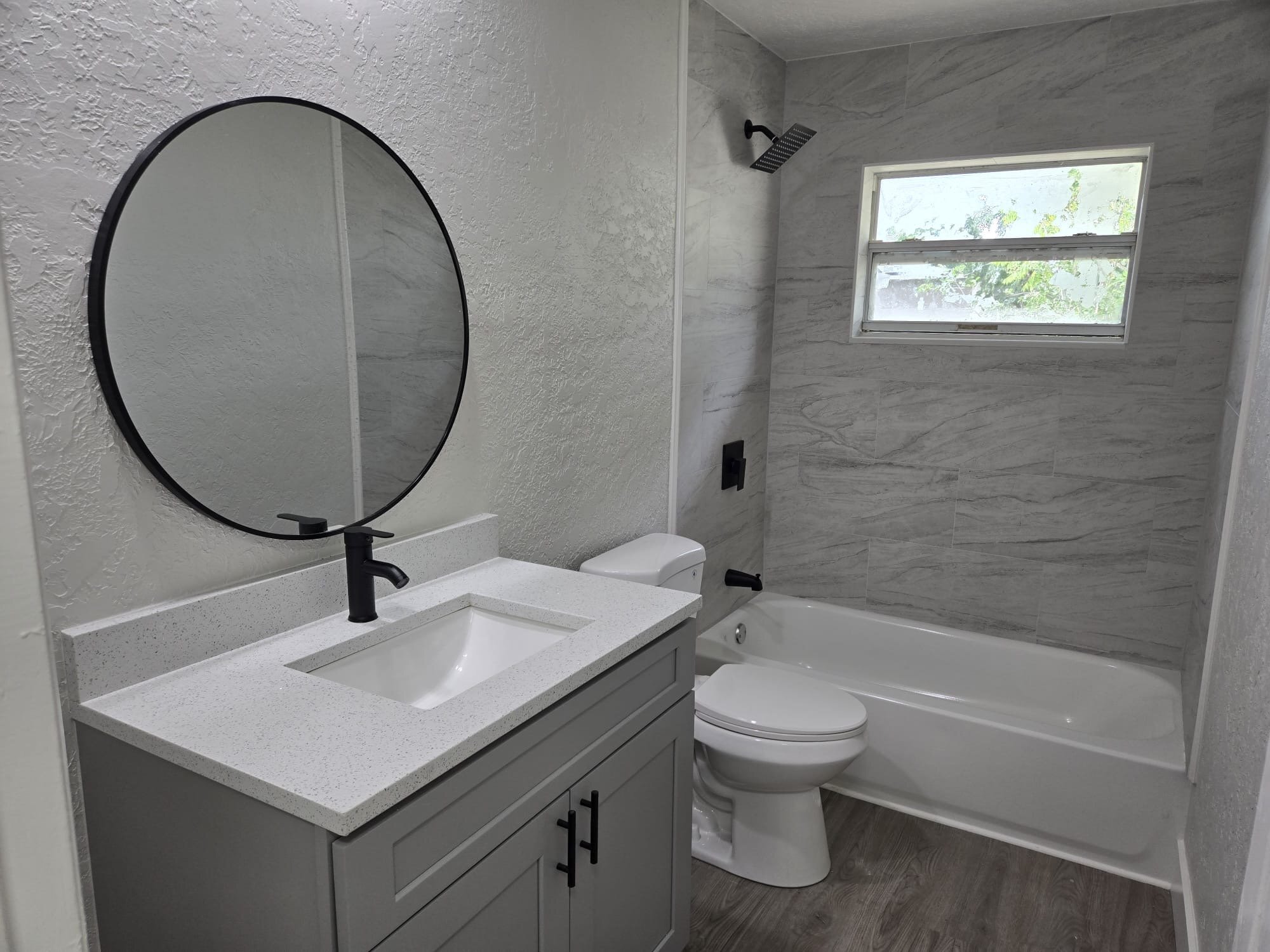 Building Photo - 266 Diamond St