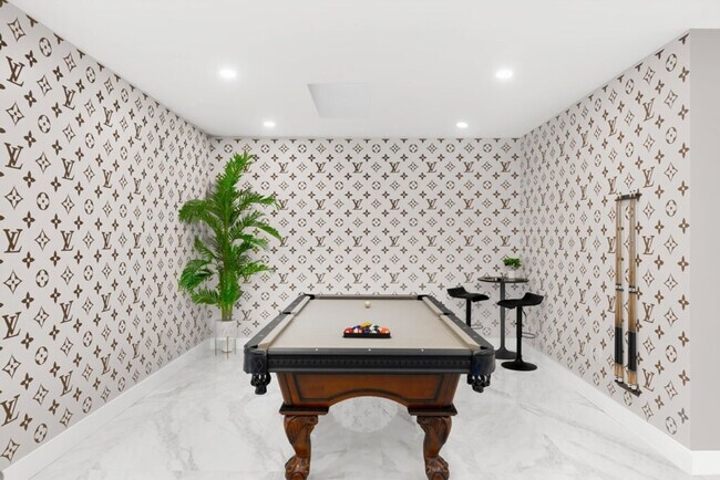 Building Photo - 826 SW 14th Ct