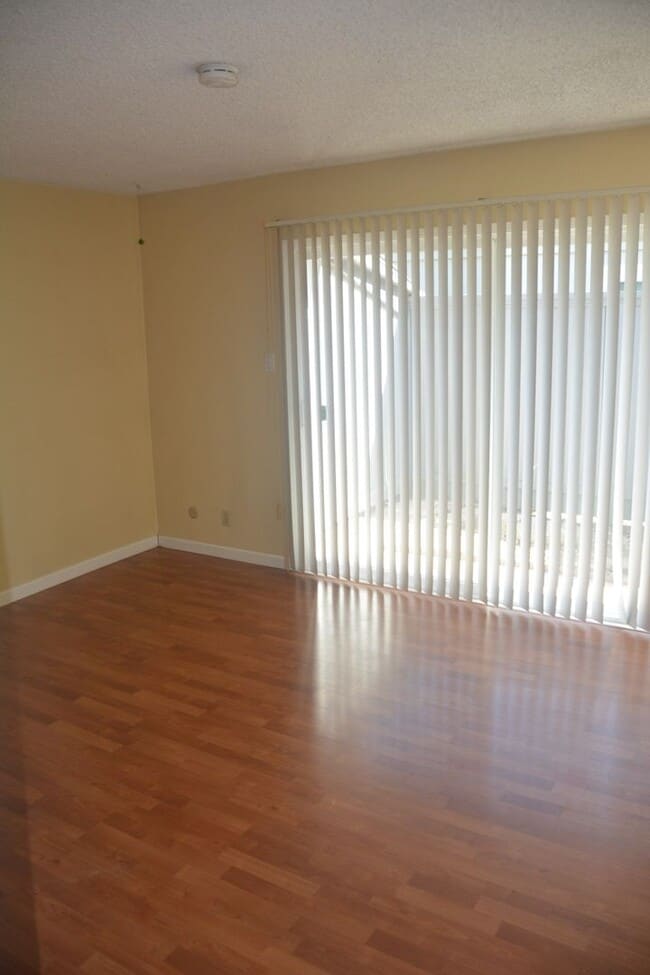 Building Photo - Afordable and spacious Concord 2/1 townhome