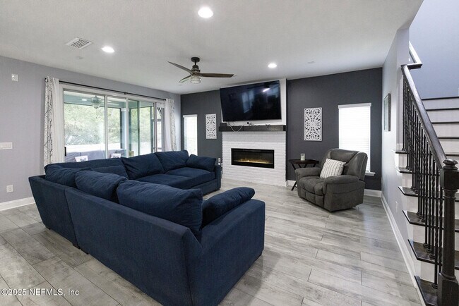 Building Photo - 35 Mercutio Ln
