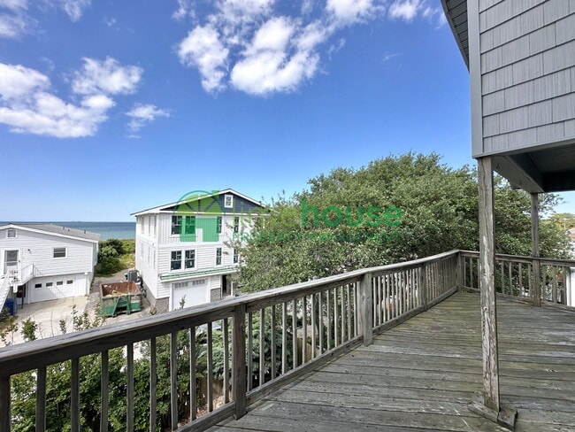 Building Photo - 4420 Ocean View Ave