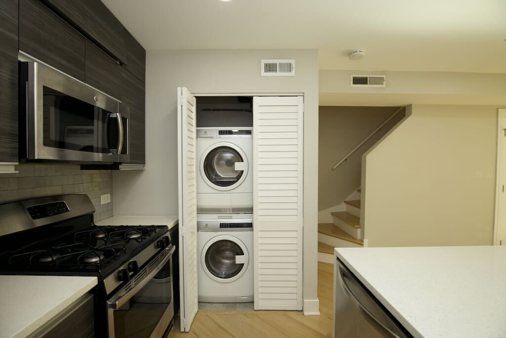 Building Photo - 949 W Grace St