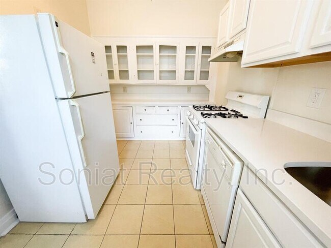 Building Photo - 710 Burdette St