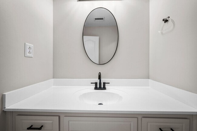 Building Photo - Charming Brick Home with Soaring Ceilings & Updated Finishes!