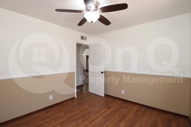 Building Photo - 2827 E Adobe St