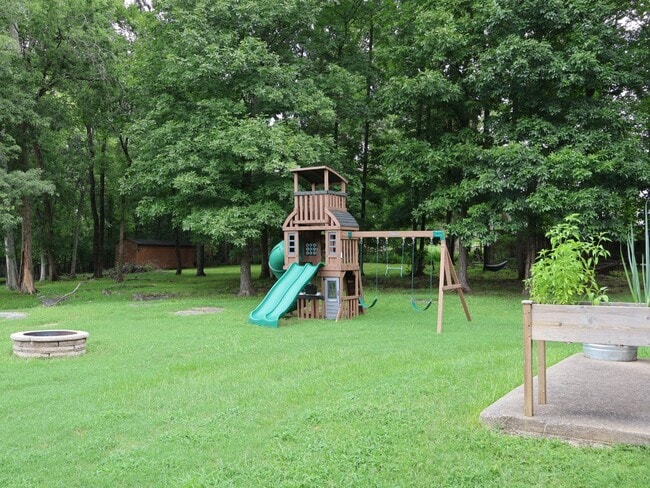 Building Photo - 829 Ridgetop Dr