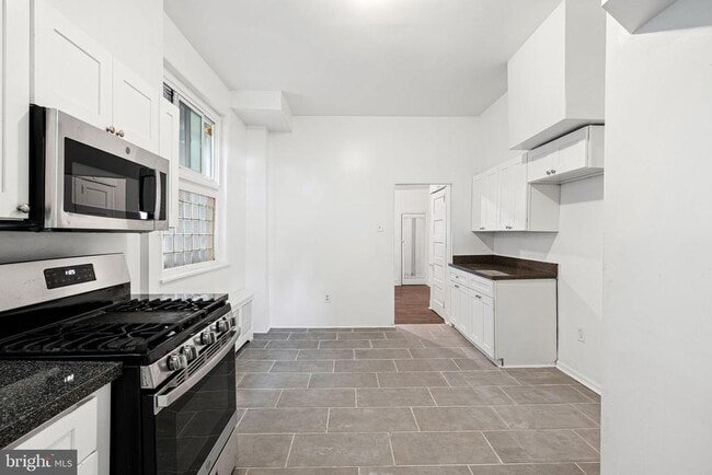 Primary Photo - 2127 W Erie Ave
