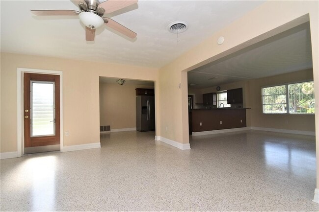 Building Photo - 6611 Colonial Dr