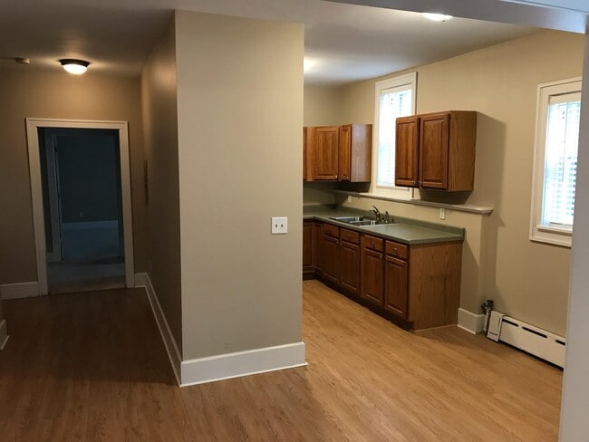 Building Photo - 812 E State St