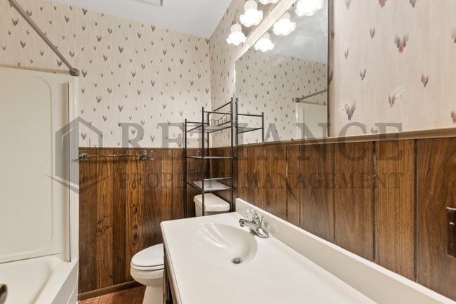 Building Photo - 1707 S Mission Rd