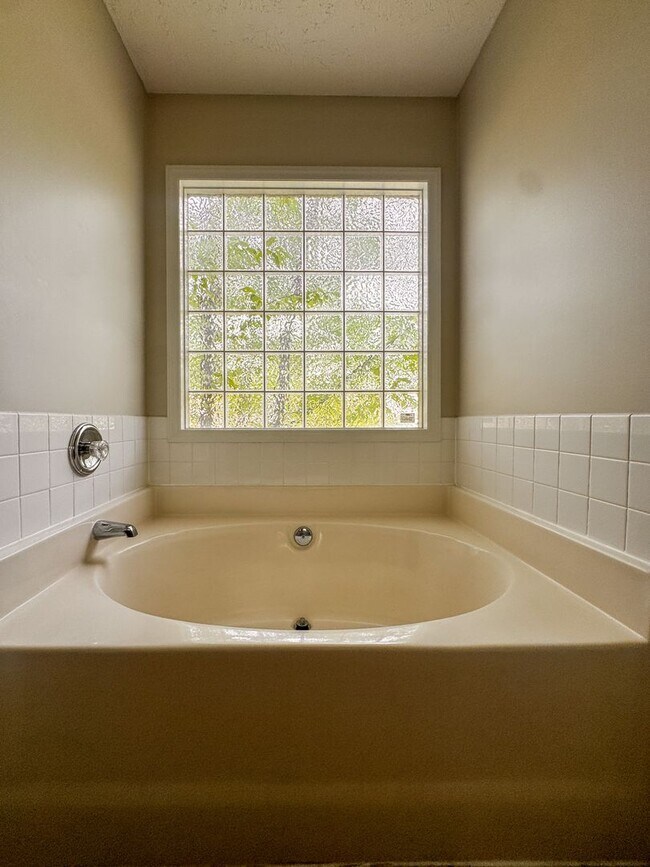 Building Photo - Lovely 3 Bed 2 Bath Plus Bonus Room Home in Raeford