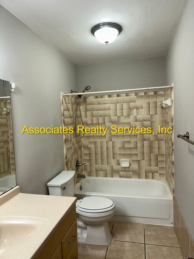 Building Photo - Single Family home in The Woodland in SW Gainesville-Great Location!