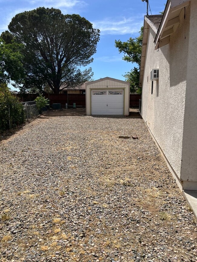 Building Photo - 6068 N Peak Cir