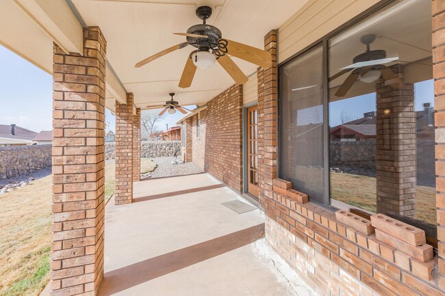 Building Photo - Inviting 3 Bed 2 Bath - Pet Friendly!