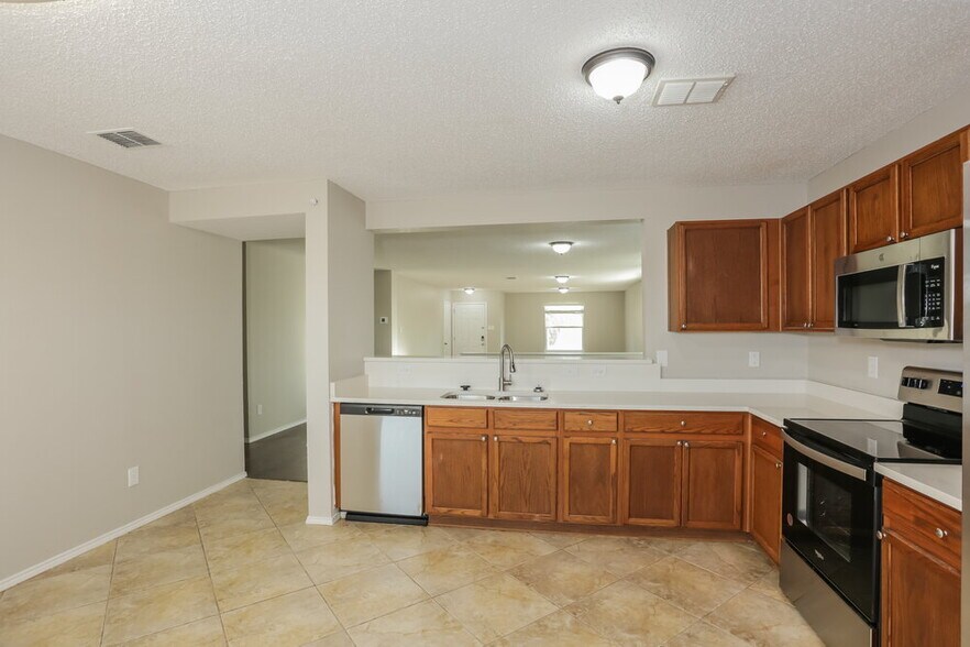 Building Photo - 539 Burleson St