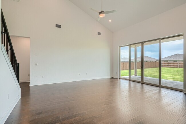 Building Photo - 16805 Lemonia Cove