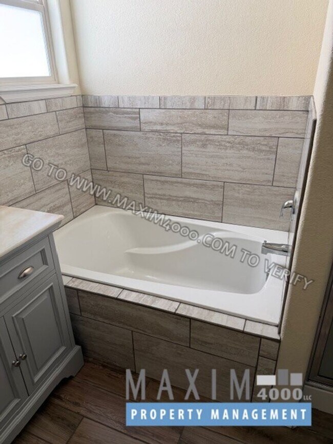 Building Photo - 659 Chalisa Ave