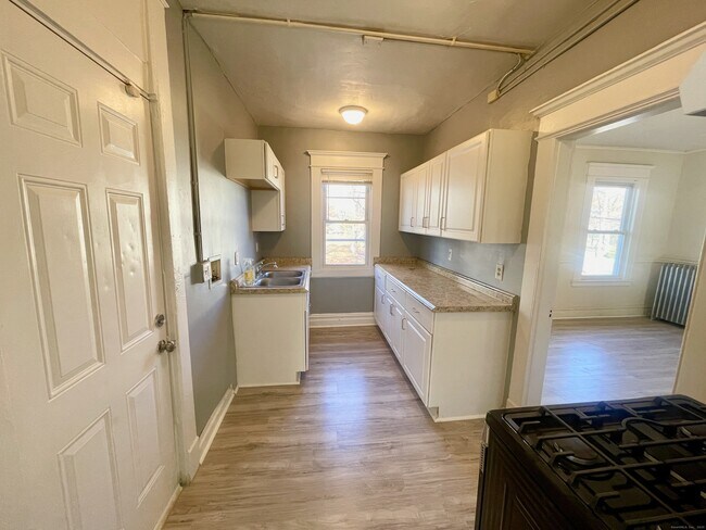 Building Photo - 275 Cooke St